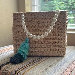 Cute bag with Pearl and Tassel Accent